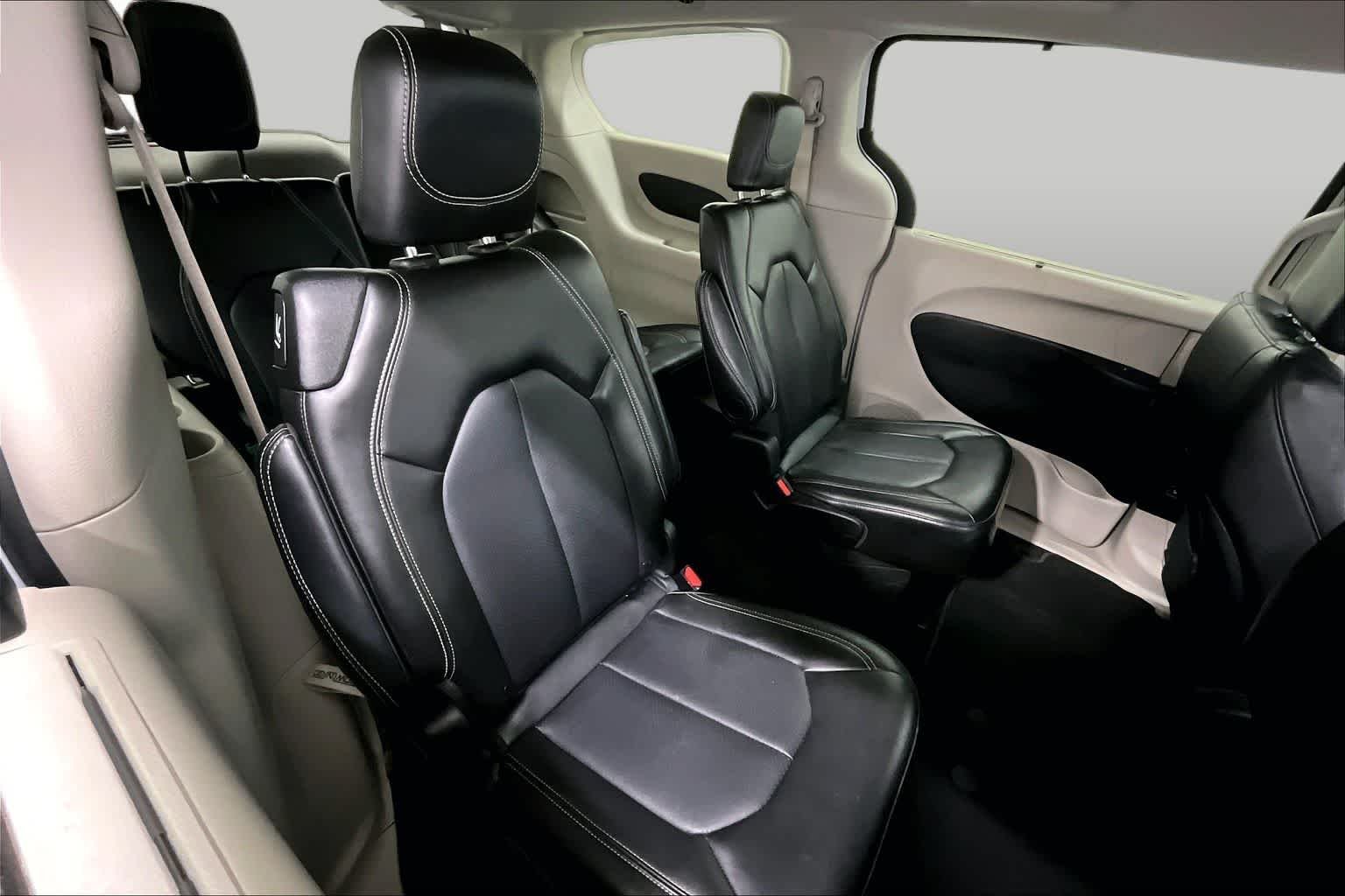 Used 2024 Bright White Clearcoat Chrysler Touring L image 19