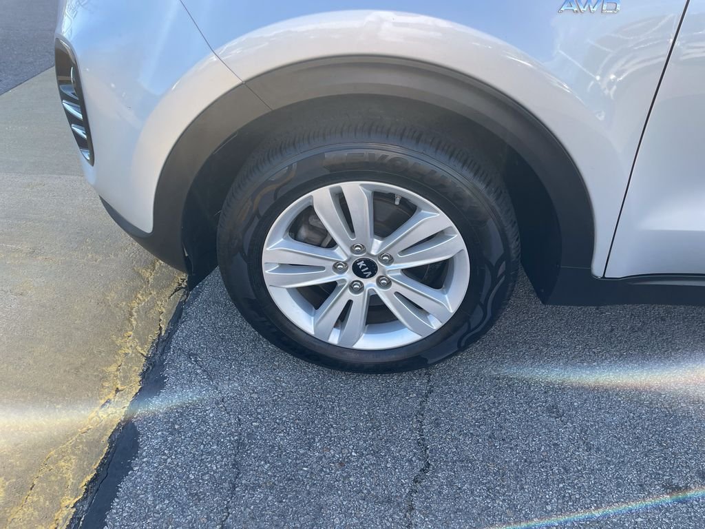 Used 2017 Silver Kia LX image 9