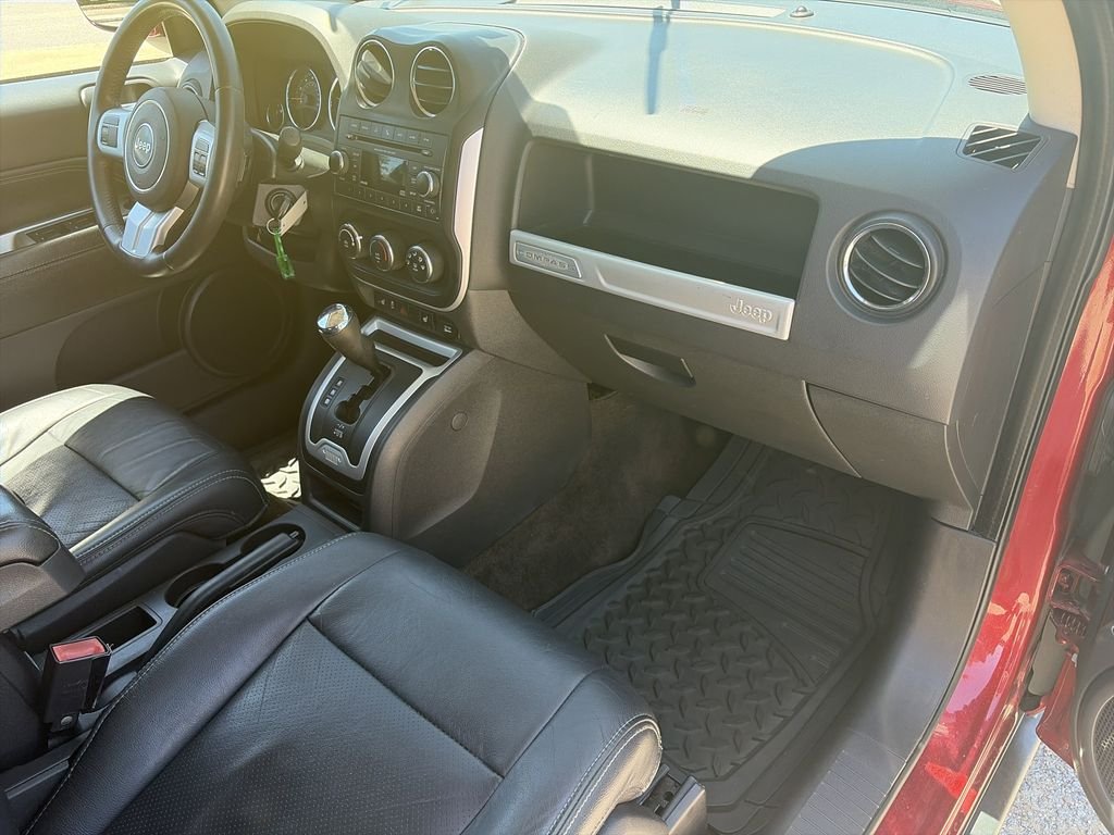 Used 2017 Red Jeep Latitude image 28