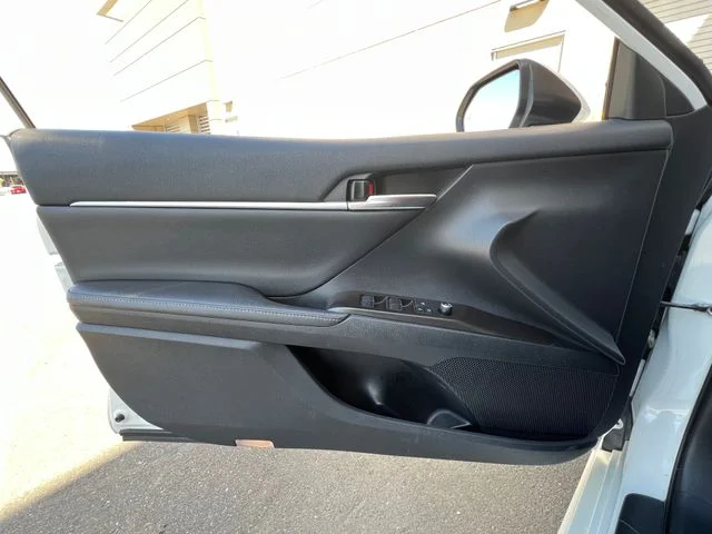 Used 2021 Wind Chill Pearl Toyota XSE V6 image 31
