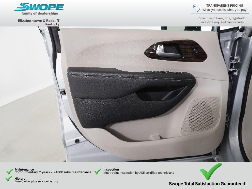 Used 2024 Silver Mist Clearcoat Chrysler Limited image 14