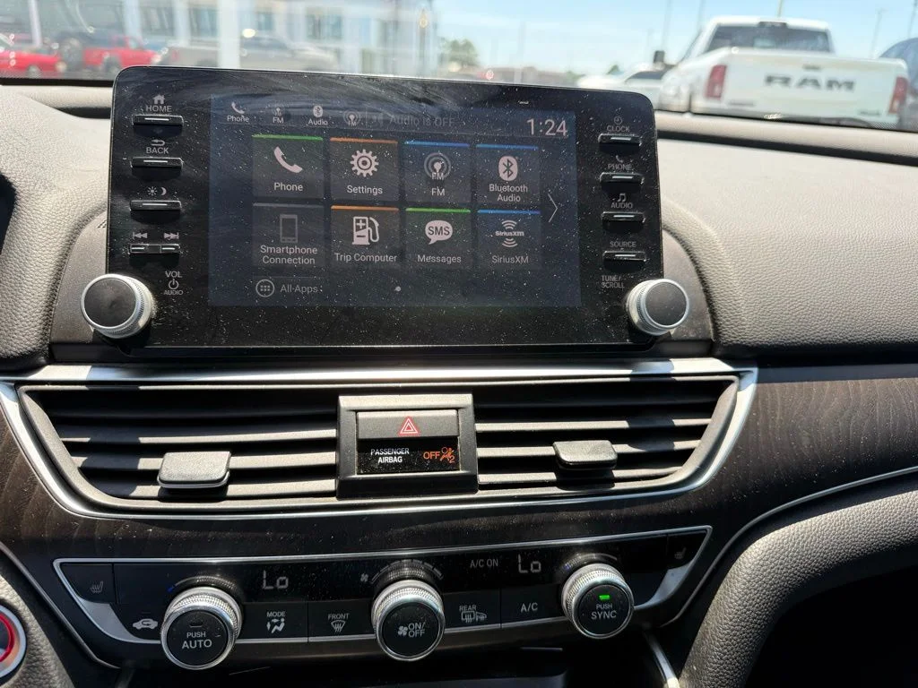 Used 2018 White Honda EX image 11