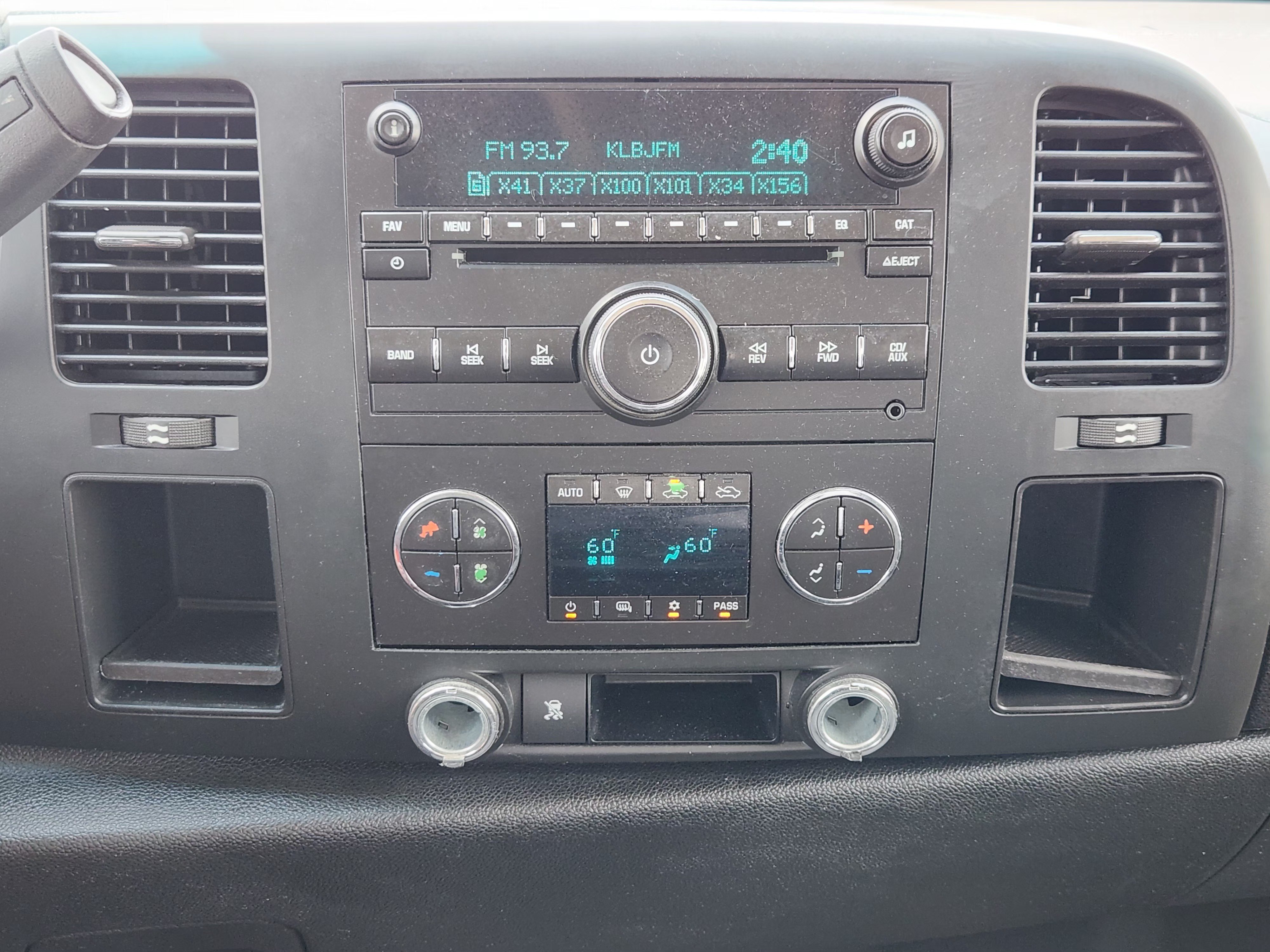 Used 2009 SUMMIT WHITE Chevrolet LT image 17