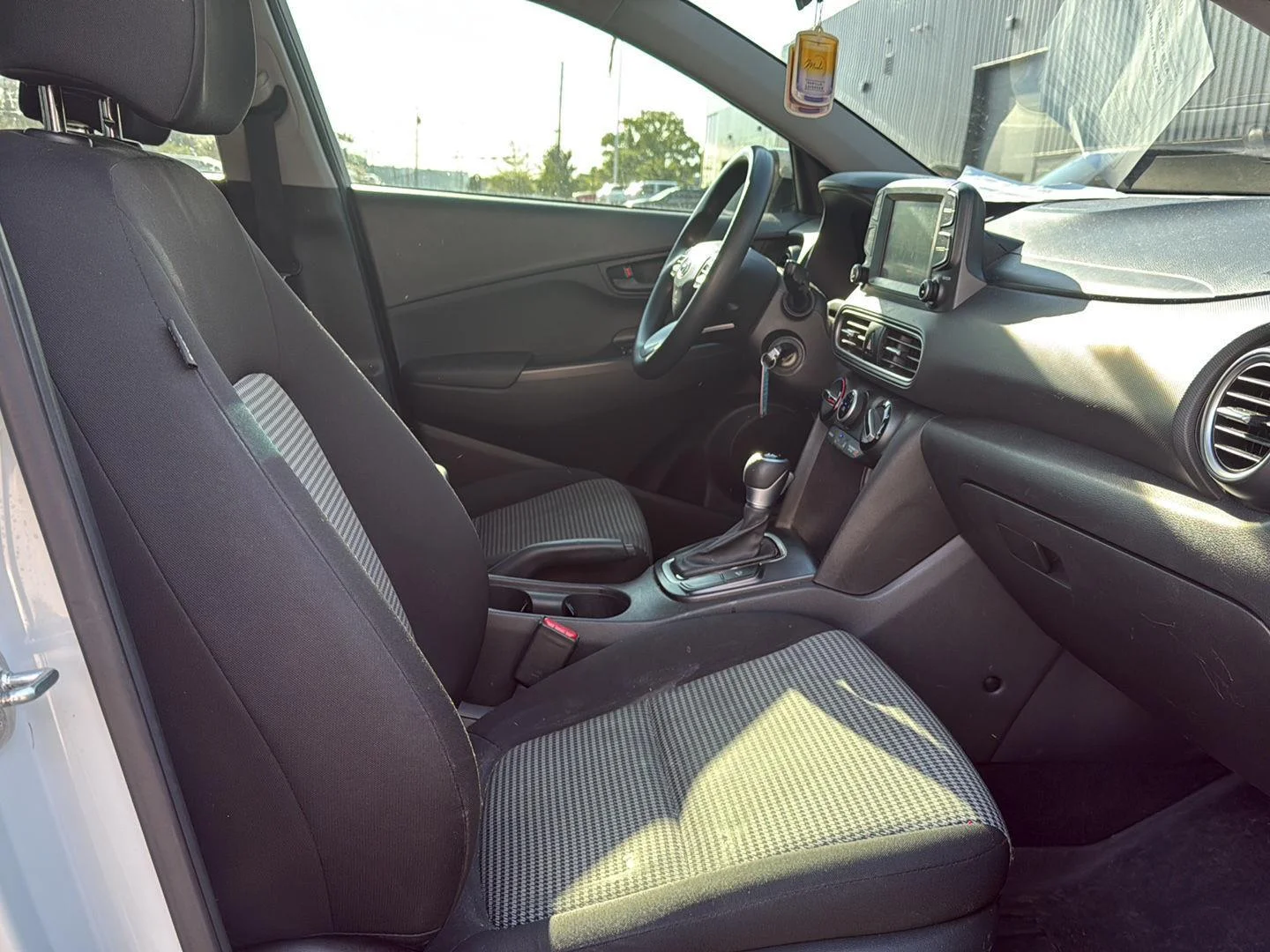 Used 2019  HYUNDAI SUV image 12