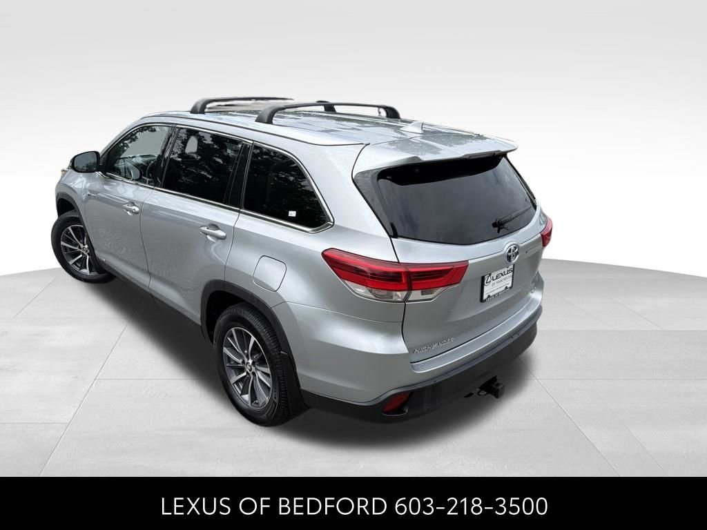 Used 2019 Silver Toyota XLE image 4
