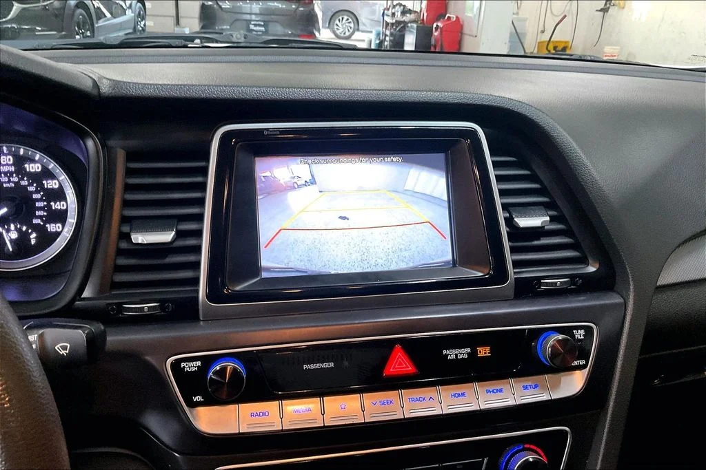 Used 2019 White Hyundai SE image 21