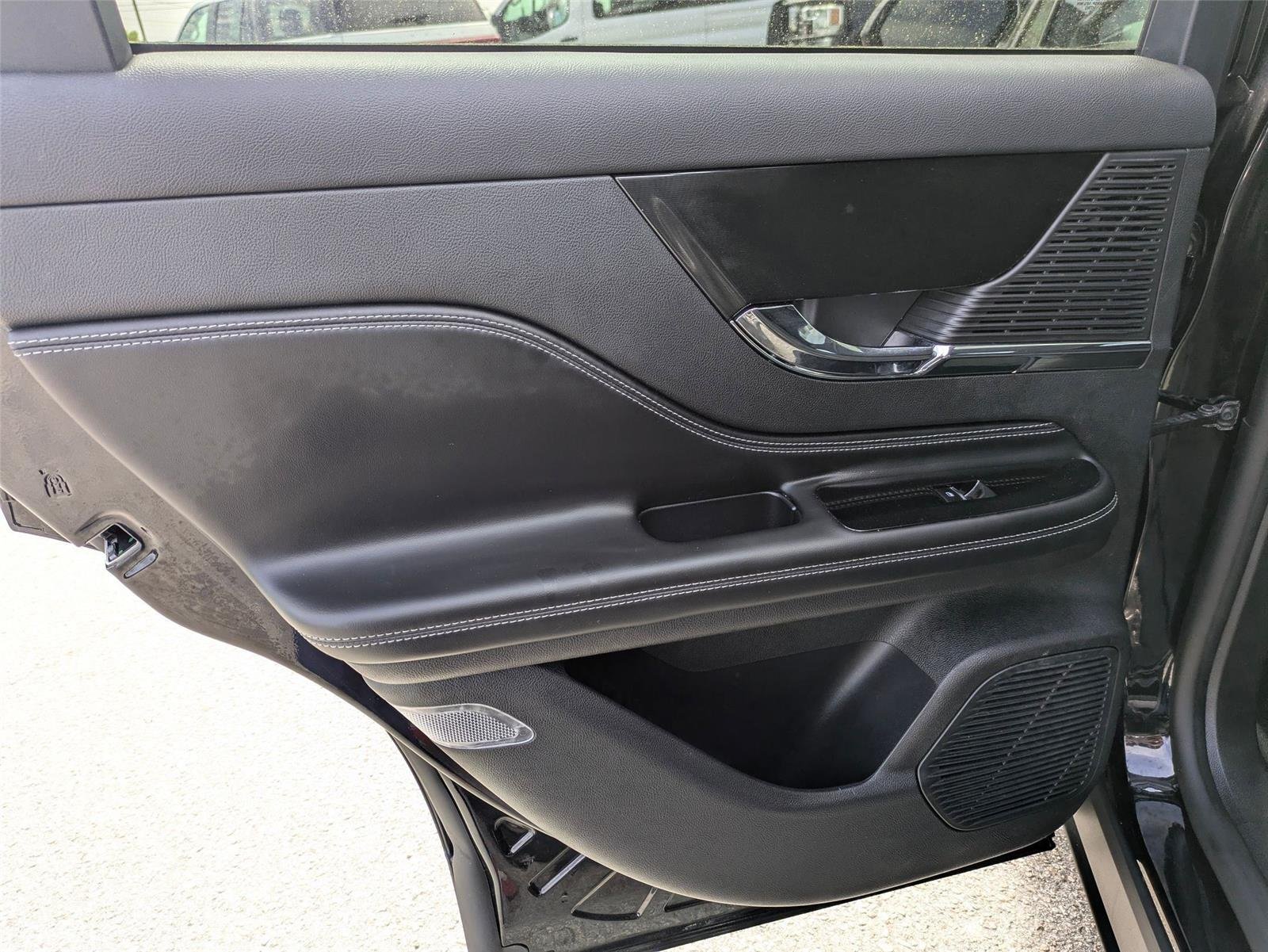 Used 2022 Infinite Black Metallic Clearcoat Lincoln Standard image 26