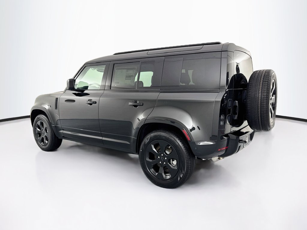 New 2026 Santorini Black Land Rover X-Dynamic SE image 7