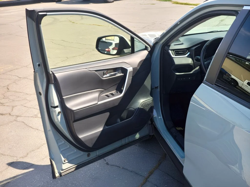 2023 Toyota RAV4 XLE - Photo 13