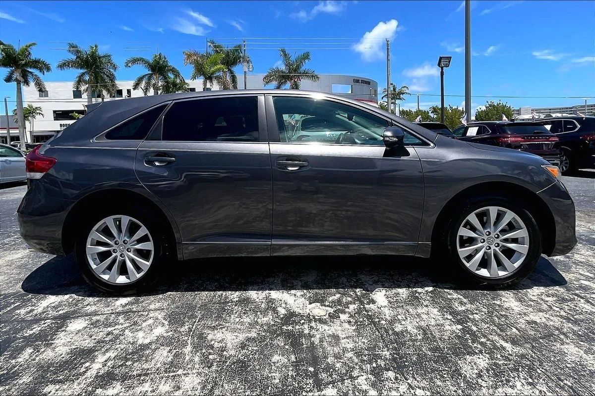 Used 2013 Gray Toyota LE image 30