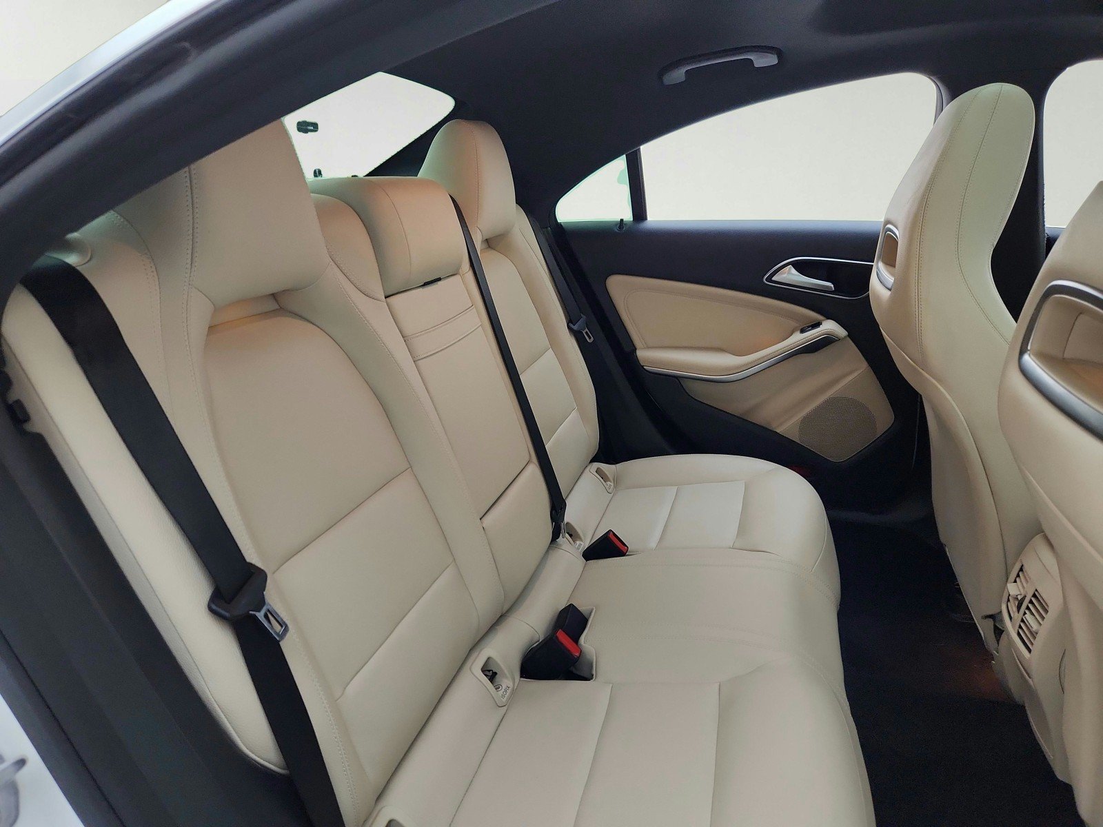 Used 2019 Polar White Mercedes-Benz CLA 250 image 31