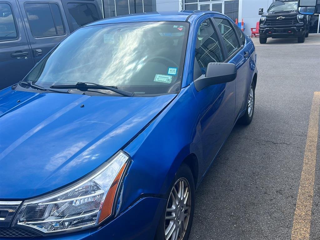 Used 2011 Blue Flame Metallic Ford SE image 4