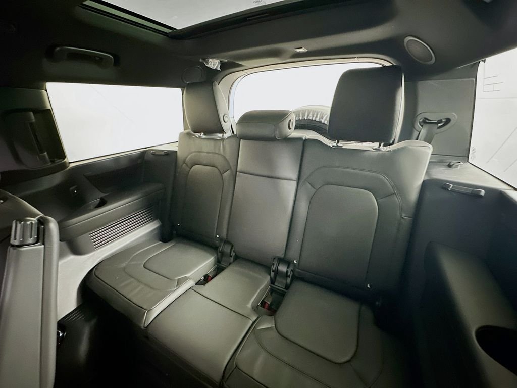 New 2026 Fuji White Land Rover X-Dynamic SE image 28