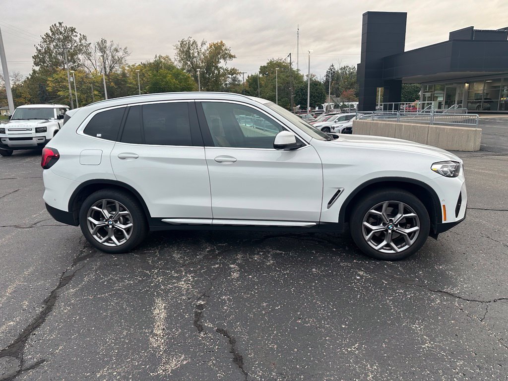 Used 2024 Alpine White BMW xDrive30i image 3
