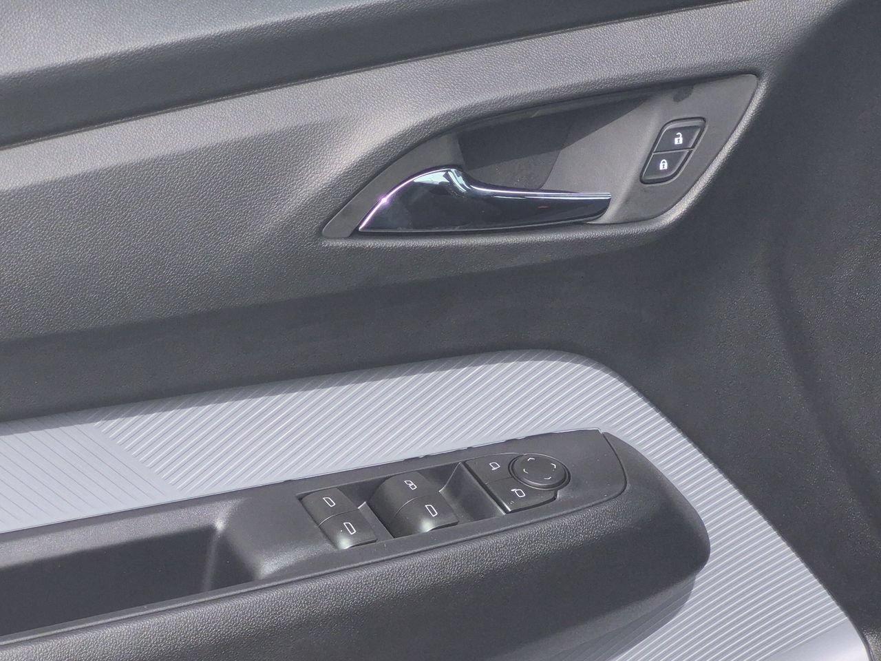 2027 Chevrolet Bolt LT - Photo 23