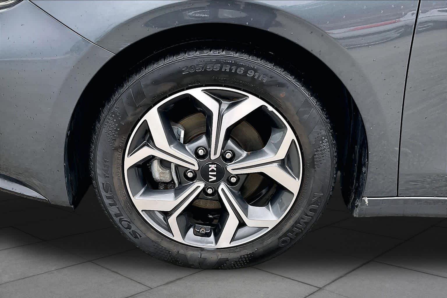 Used 2021 Gray Kia LXS image 21
