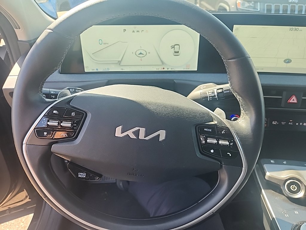 Used 2023 Black Kia Wind image 21