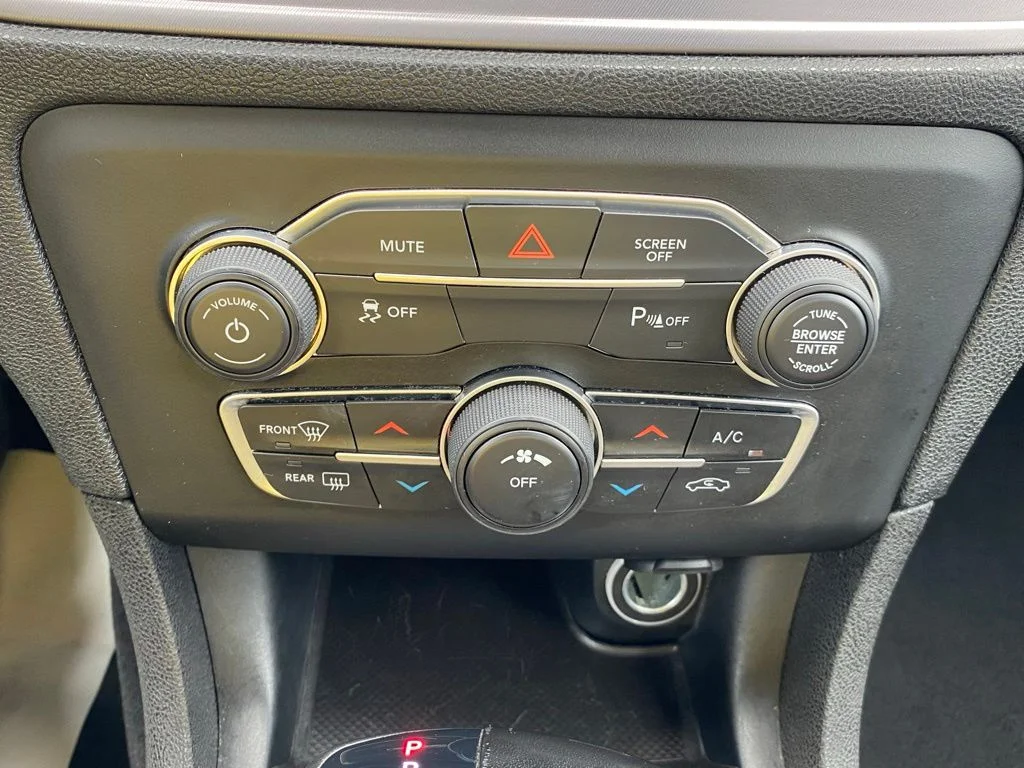 Used 2023 Gray Dodge SXT image 21