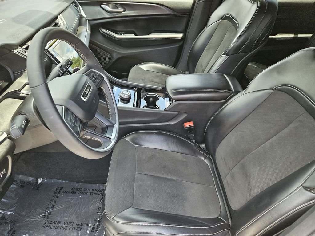 Used 2023 White Jeep Altitude image 12
