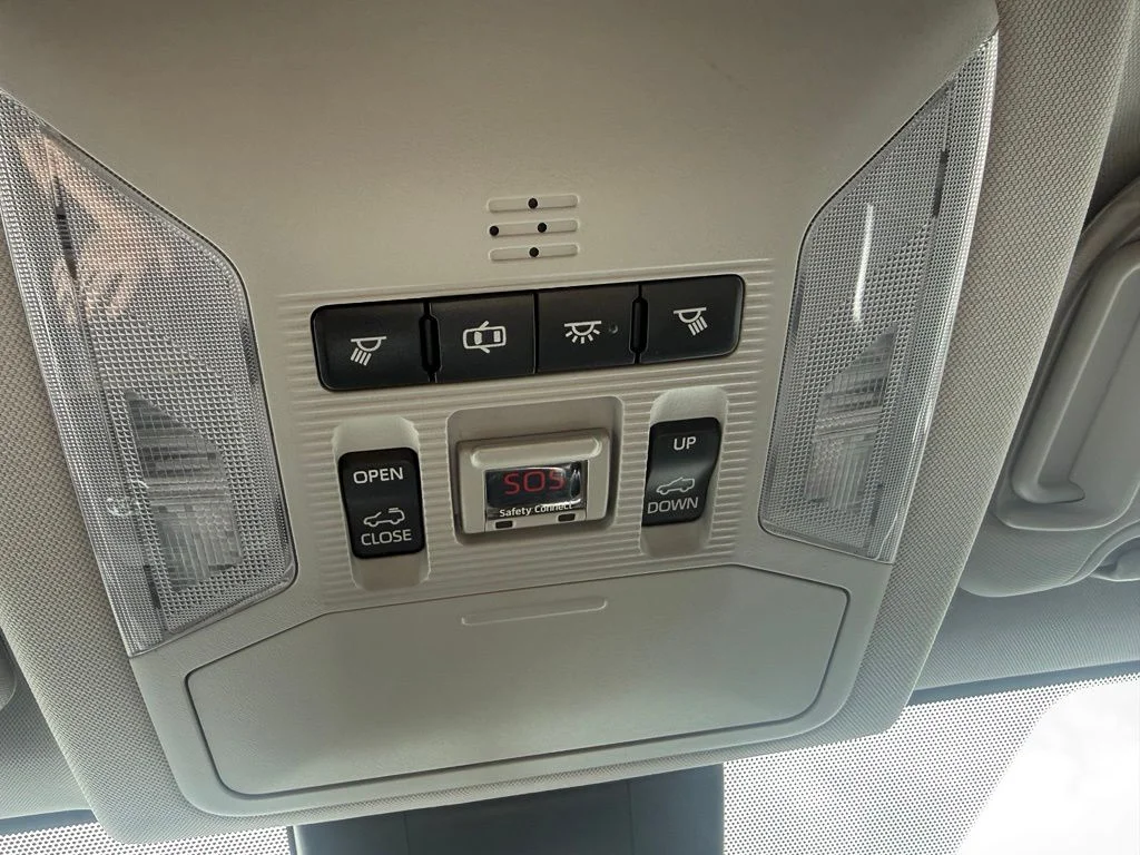 Used 2019 White Toyota XLE image 25