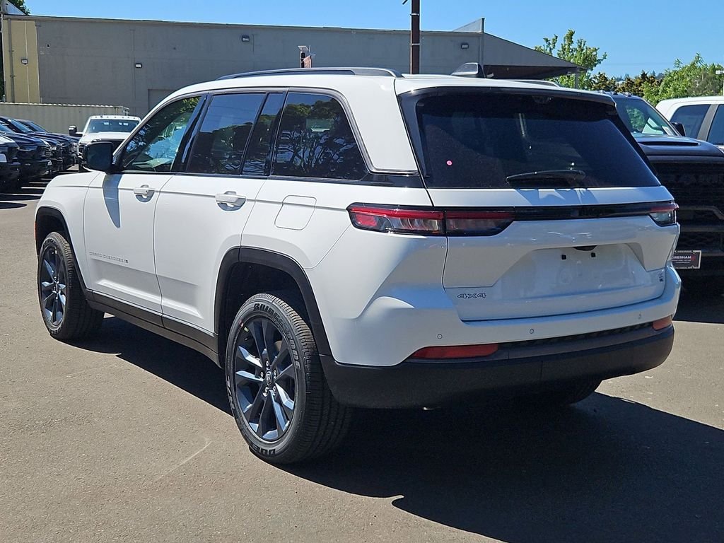 New 2026 Bright White Clear-Coat Exterior Paint Jeep  image 5