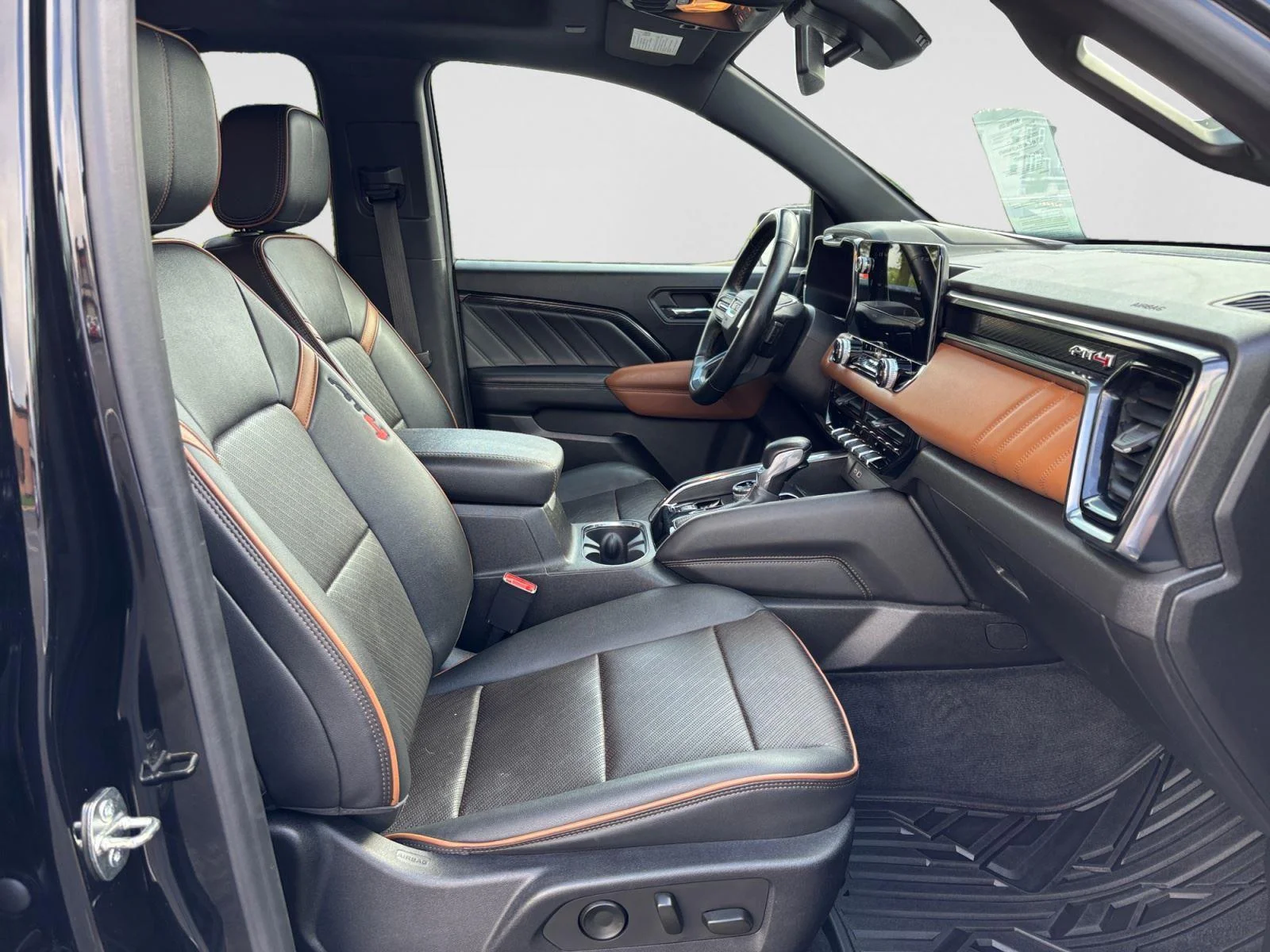 Used 2023 Onyx Black GMC 4WD AT4 image 15