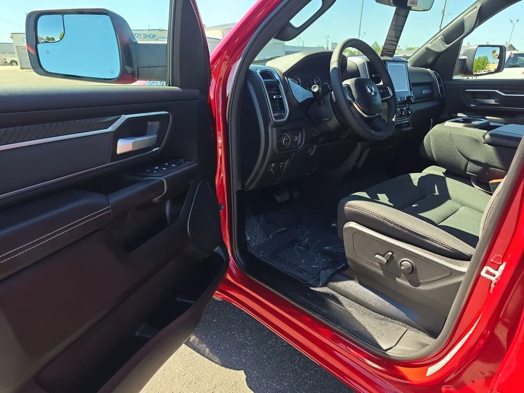 New 2026 Molten Red Pearl-Coat Exterior Paint RAM Big Horn image 16