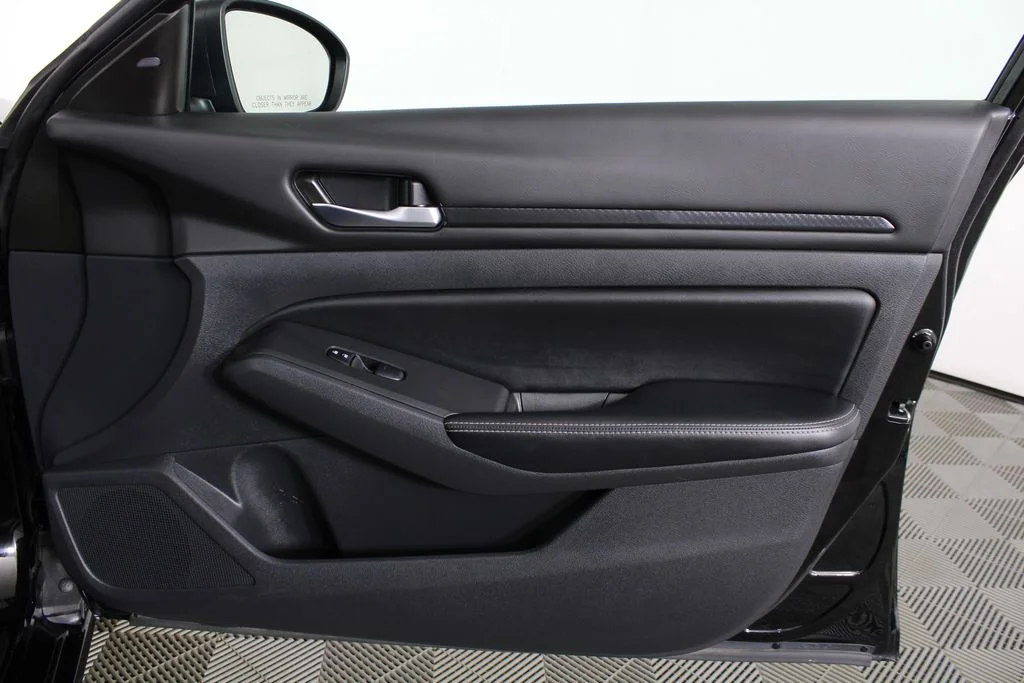 2025 Nissan Altima SV - Photo 8