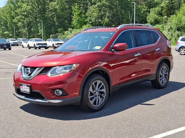 Used 2016 Red Nissan SL image 4