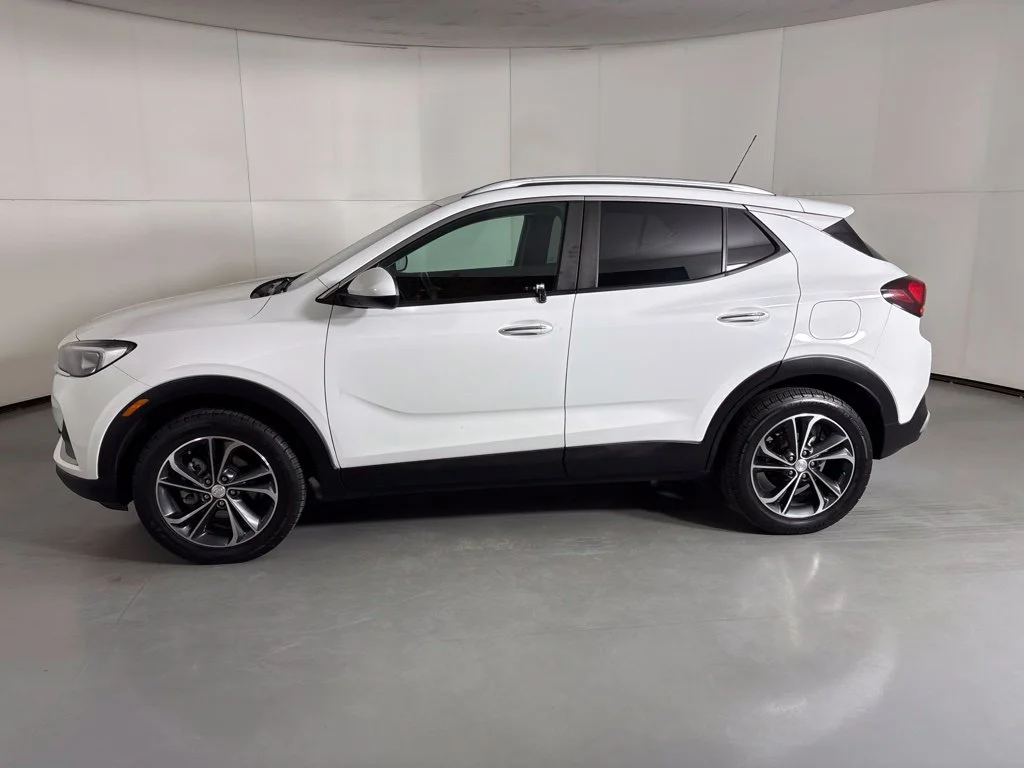 Used 2021 White Buick Select image 5