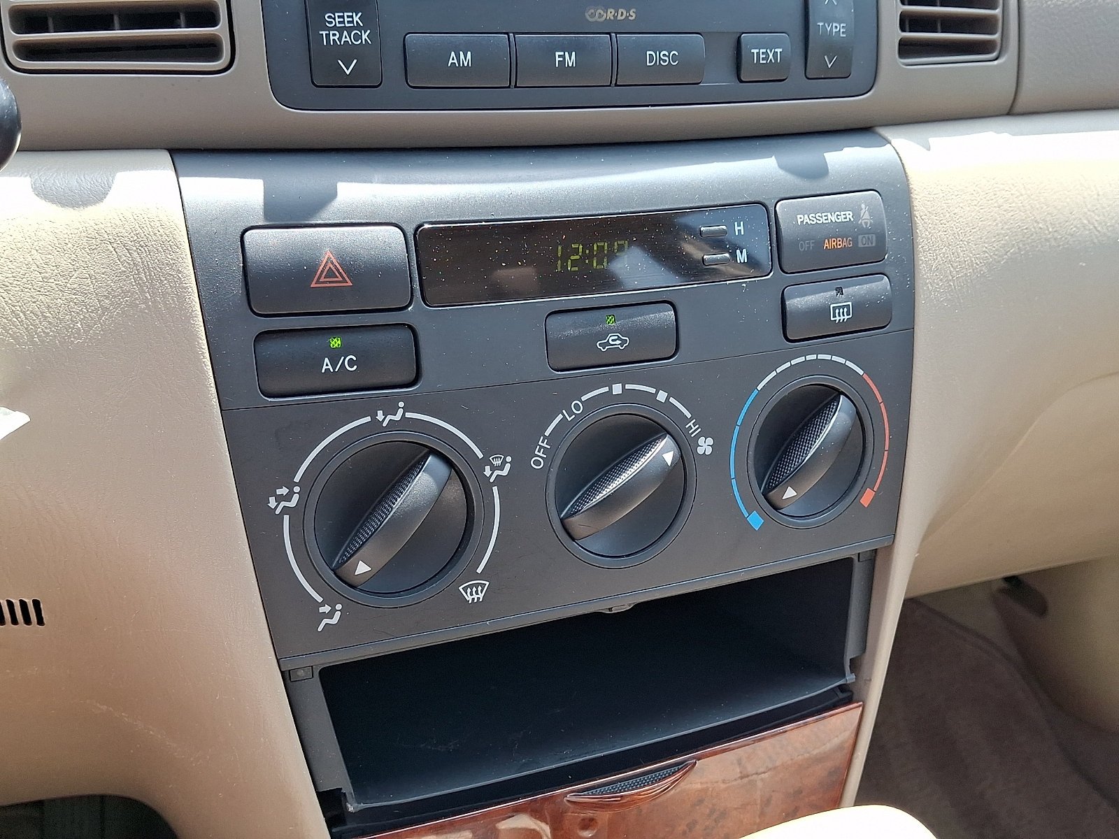Used 2005 Indigo Ink Pearl Toyota LE image 18