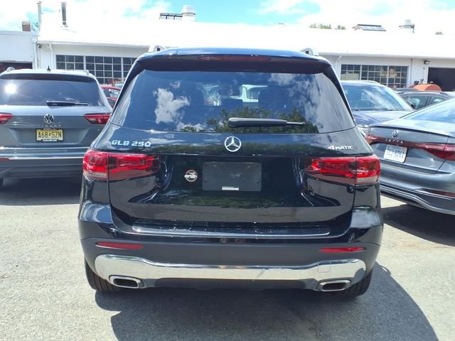 Used 2022 Black Mercedes-Benz GLB 250 image 7