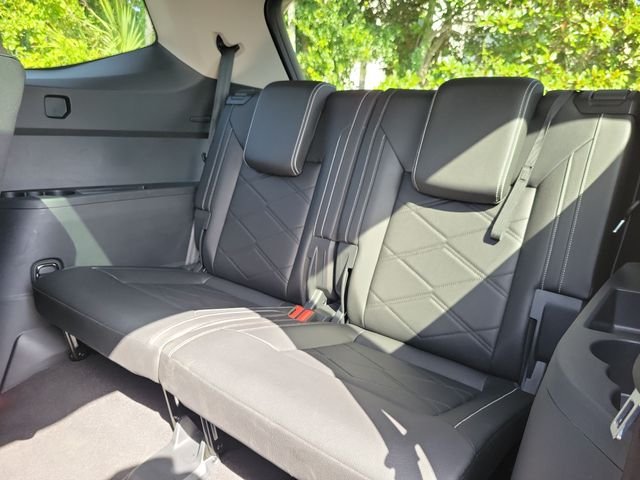 Used 2025 Gray Volkswagen 2.0T SE w/Technology image 22