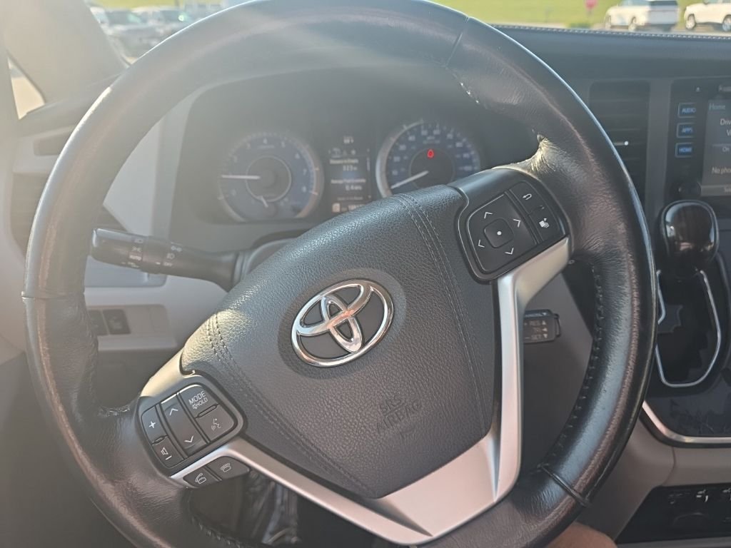Used 2015 Blue Toyota XLE image 9