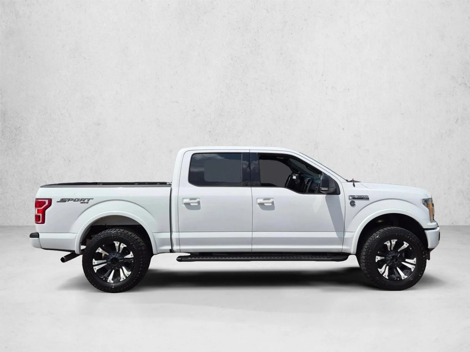 Used 2018 Oxford White Ford XLT image 4