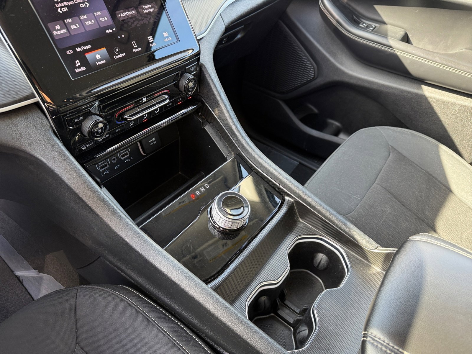 Used 2024 Gray Metallic Jeep Laredo image 13
