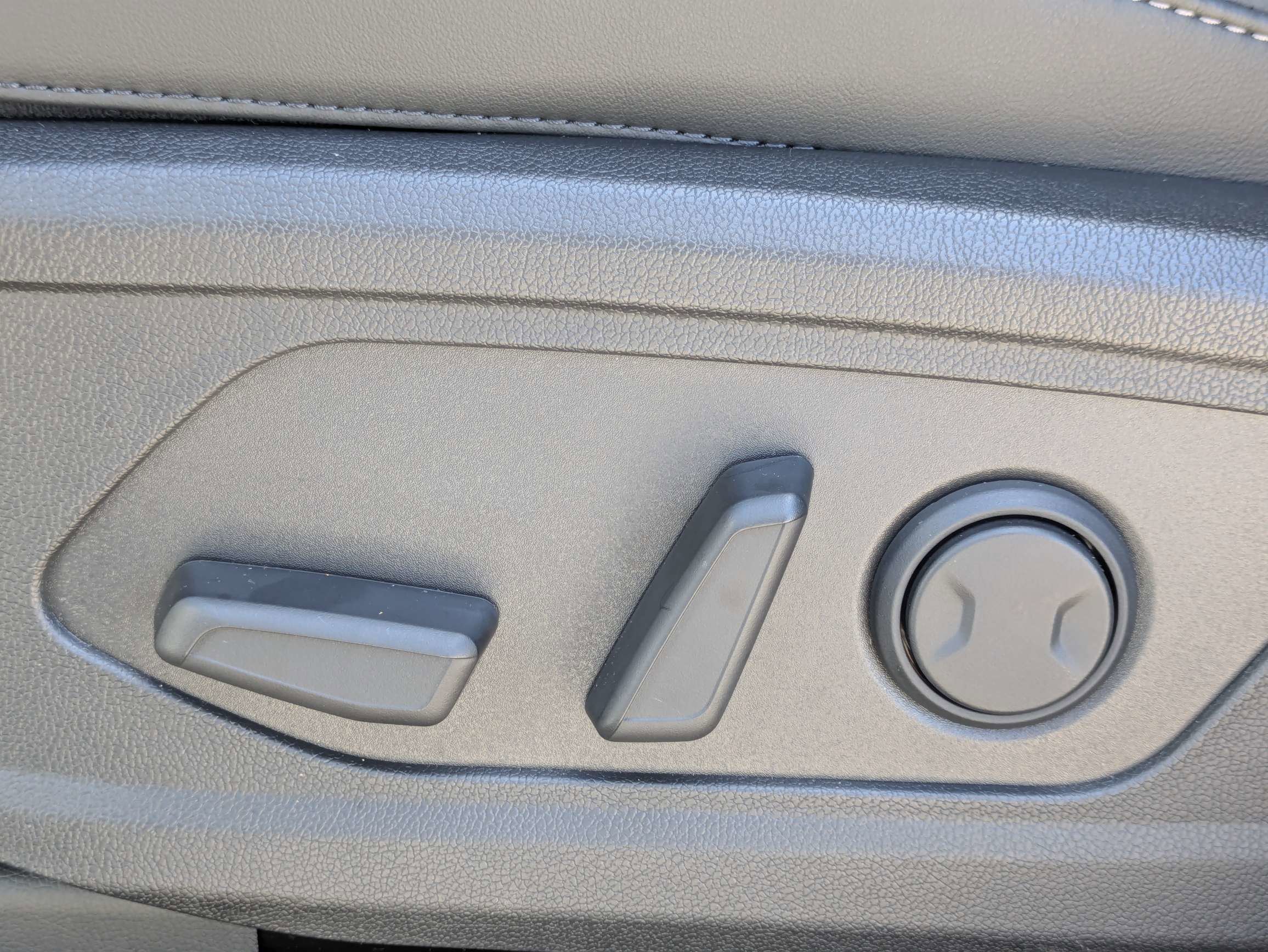 New 2026 Glacial White Kia S image 24