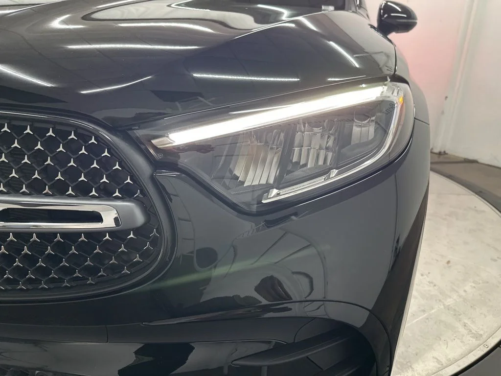 New 2026 Black Mercedes-Benz GLC 300 image 28
