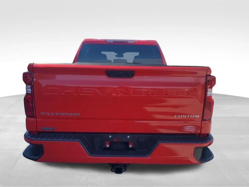 Used 2023 Red Chevrolet Custom image 4