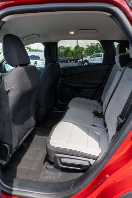 Used 2023 Red Ford Active image 11