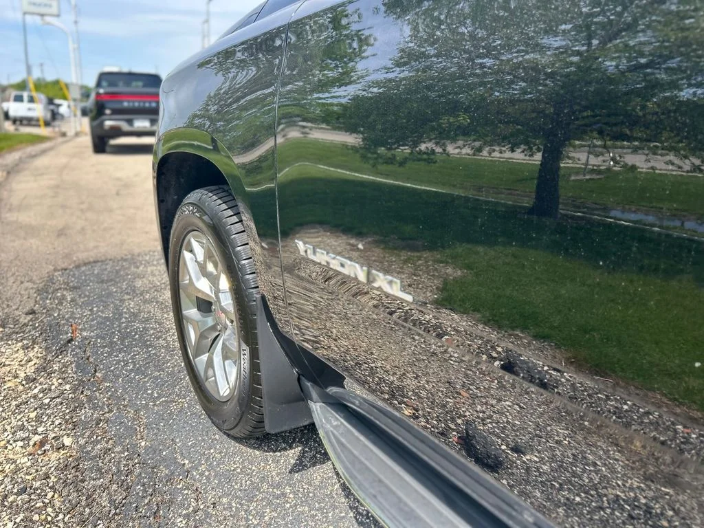 Used 2019 Black GMC SLT image 38