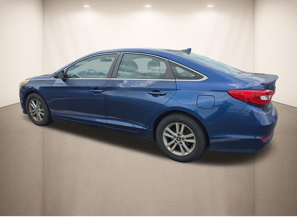 Used 2015 Blue Hyundai SE image 8