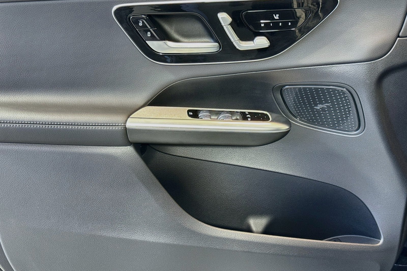 New 2027 Black Mercedes-Benz GLC 300 image 16