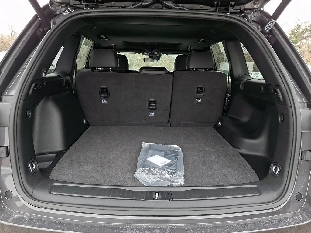 New 2026 Baltic Gray Metallic Clearcoat Jeep Laredo Altitude image 21