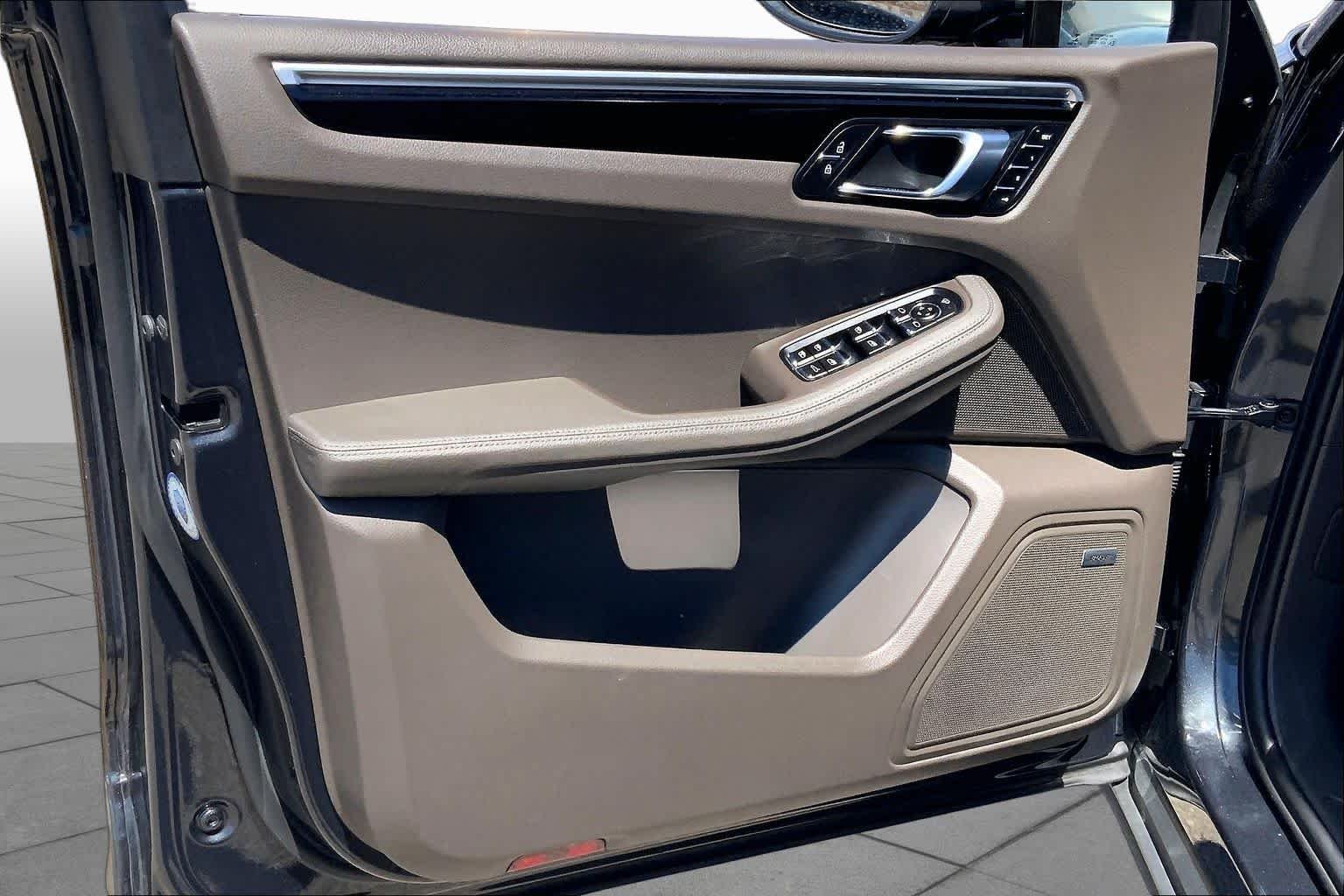 Used 2022 GRAY Porsche  image 17