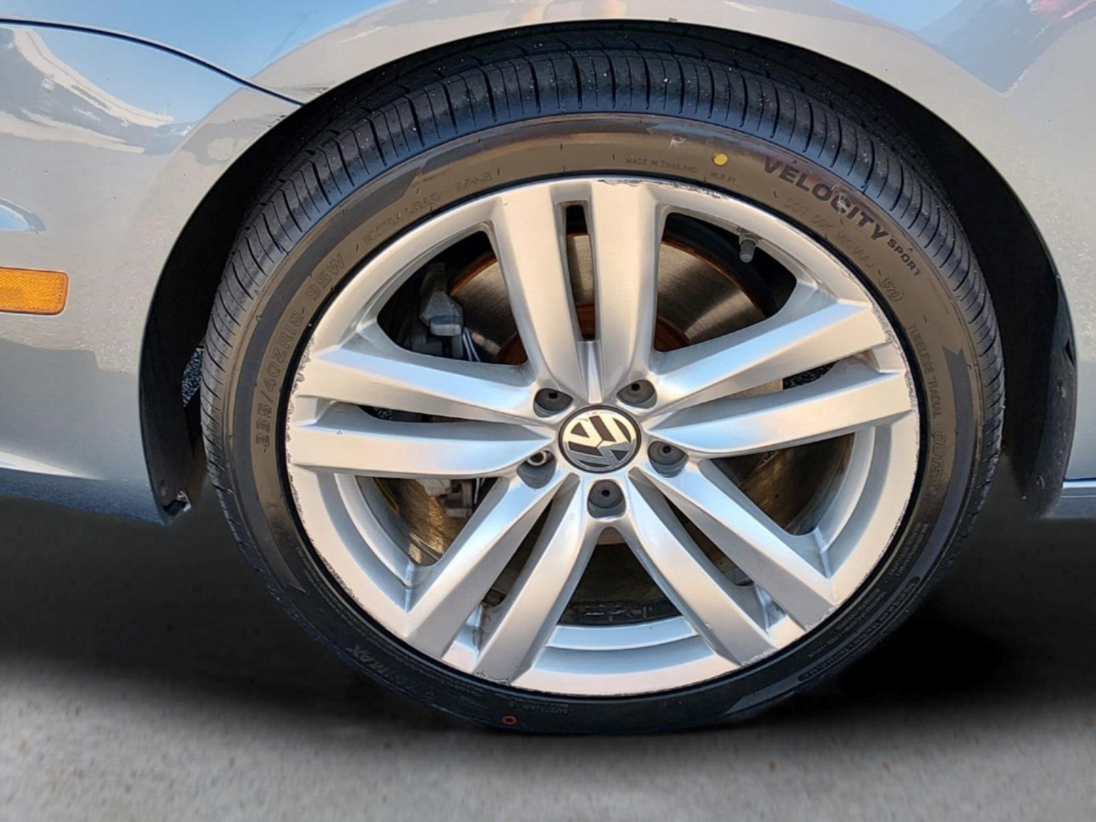 Used 2012 Horizon Blue Metallic Volkswagen Executive image 11