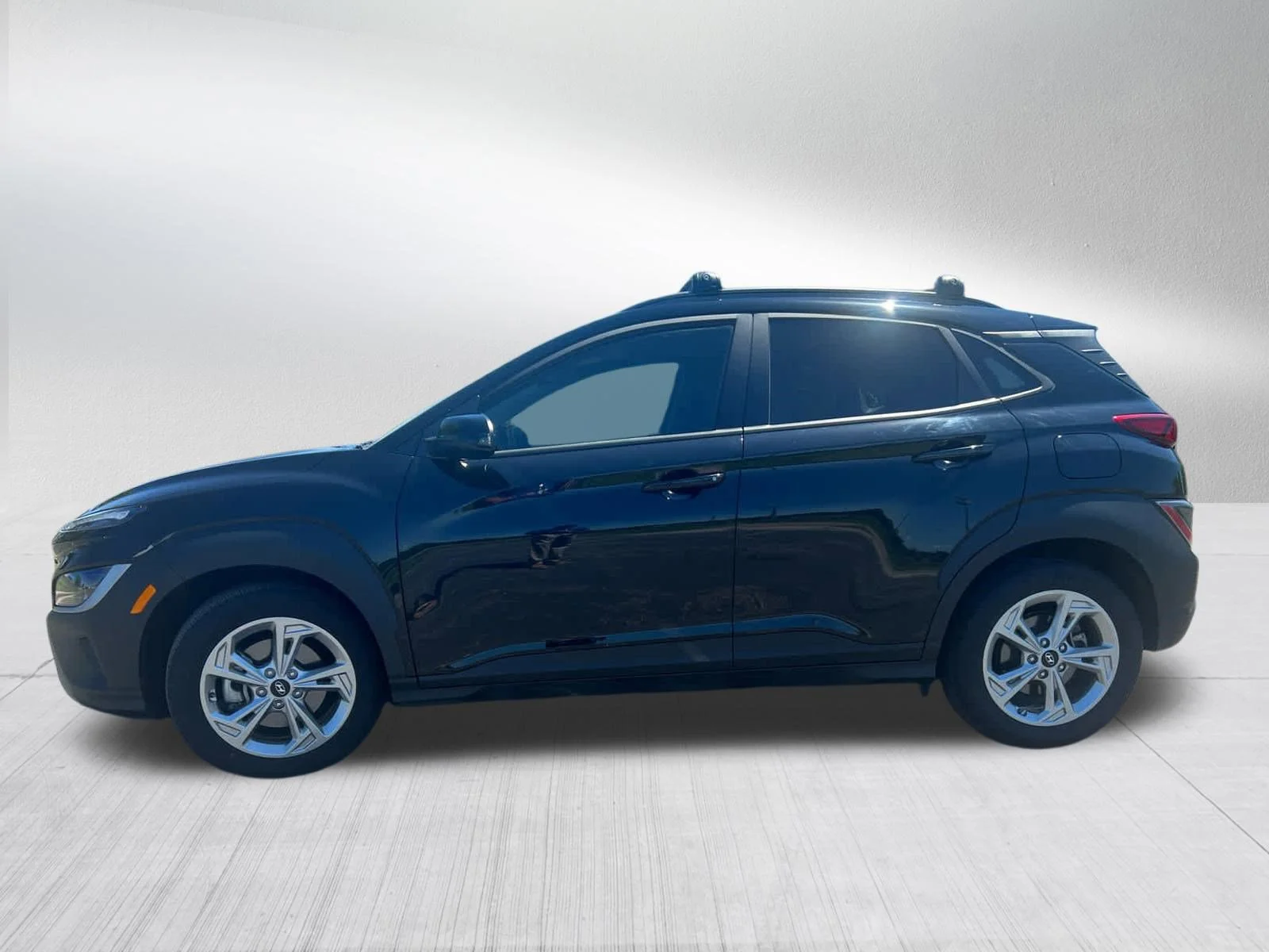 Used 2022 Ultra Black Hyundai SEL image 4