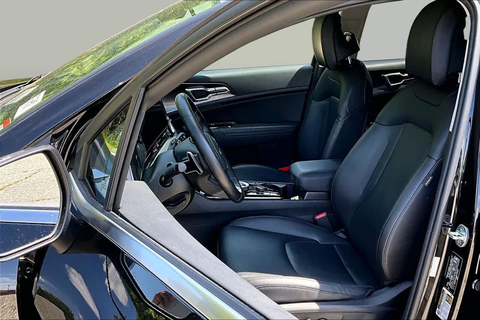 Used 2023 Fusion Black Kia EX image 9
