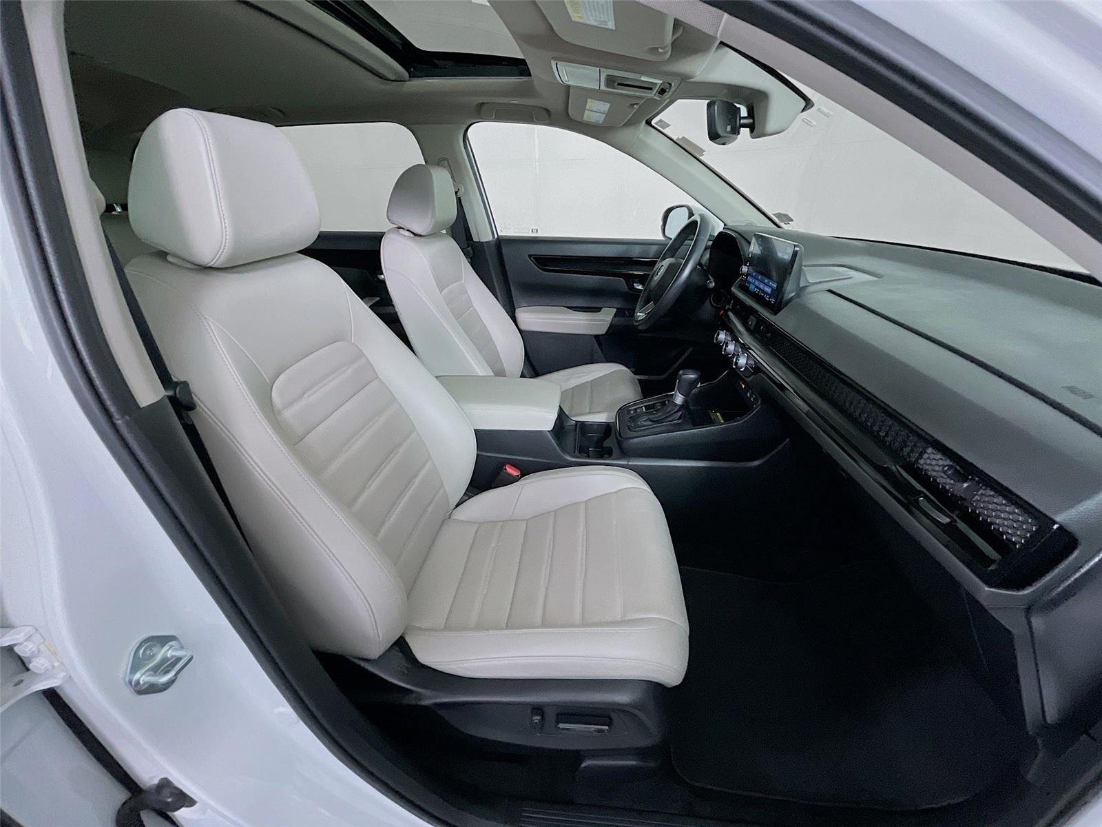Used 2025 Platinum White Pearl Honda EX-L image 31