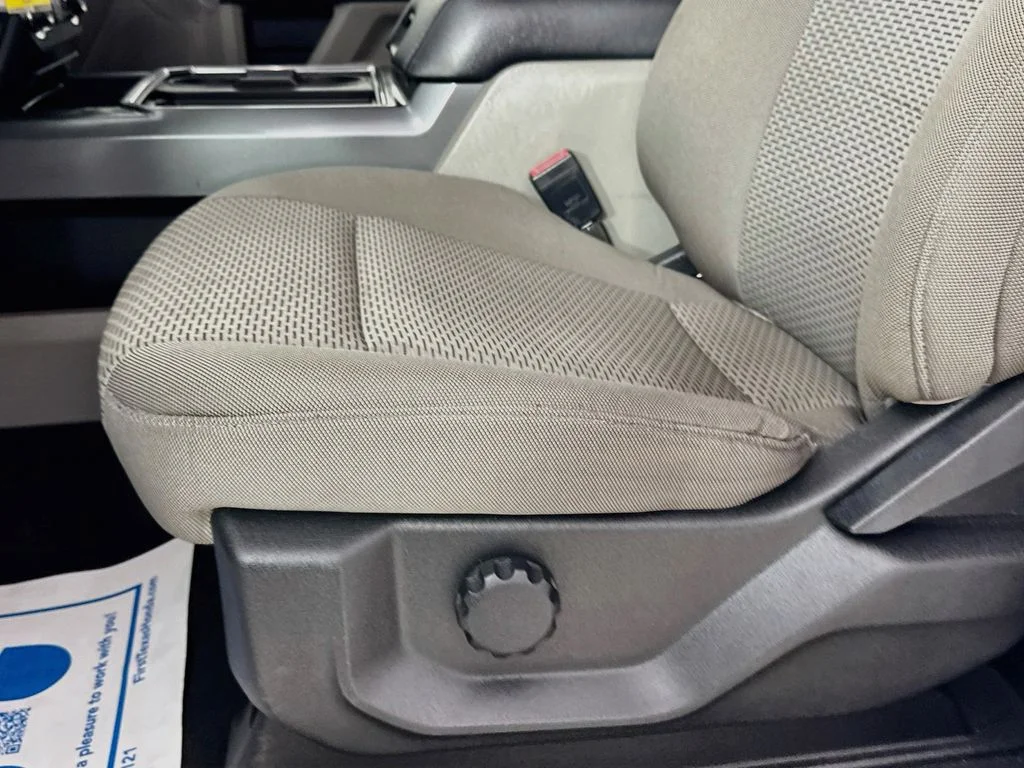 Used 2022 Oxford White Ford XLT image 24